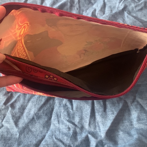 Frida with Cat wristlet - Picture 4 of 4